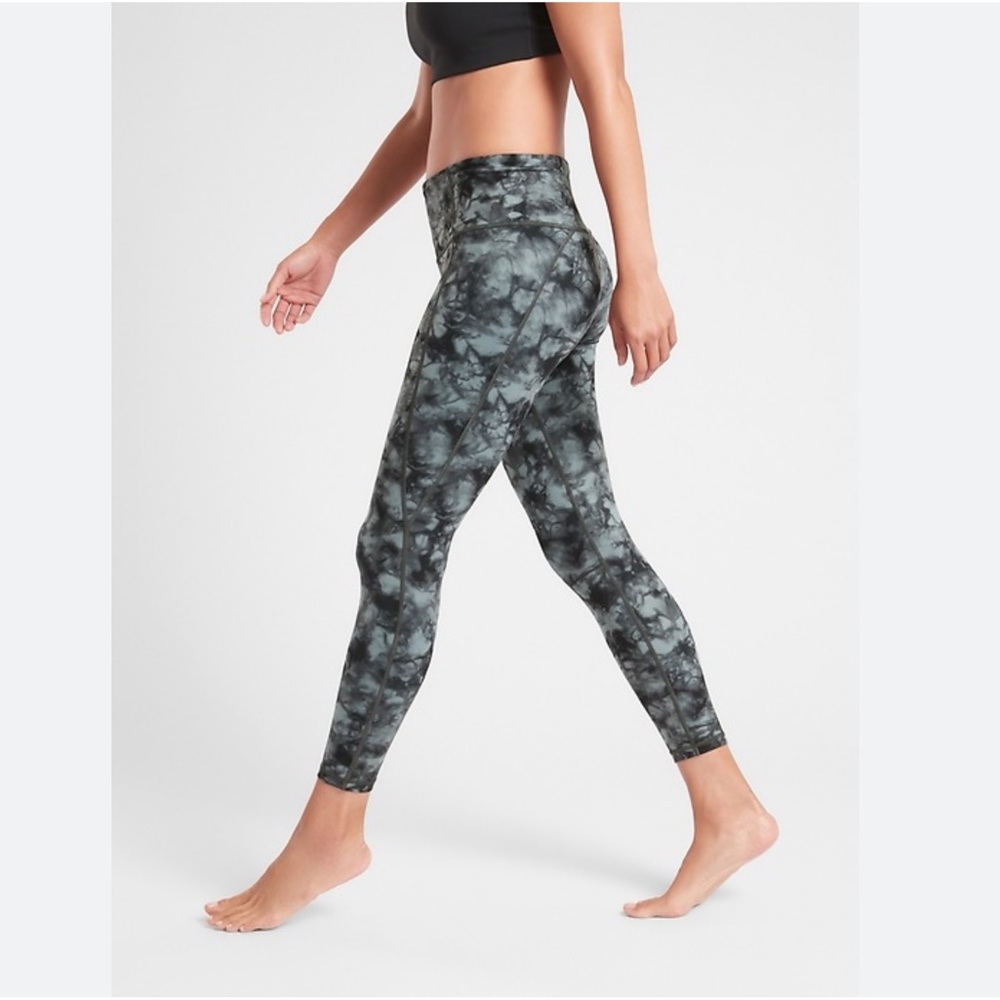 ATHLETA TIE DYE SALUTATION 7/8 TIGHT IN POWERVITA SZ L